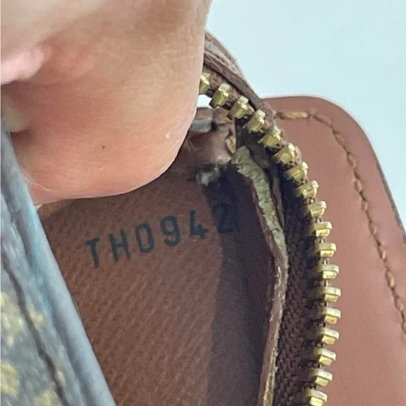 LOUIS VUITTON Monogram Pochette Homme Clutch Bag EUC🤎💛🤎💛TH0942 - Picture 12 of 12